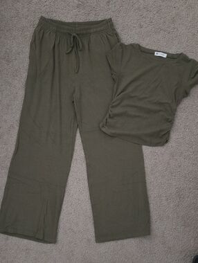 Amazon Olive Green Two-Piece Lounge Set